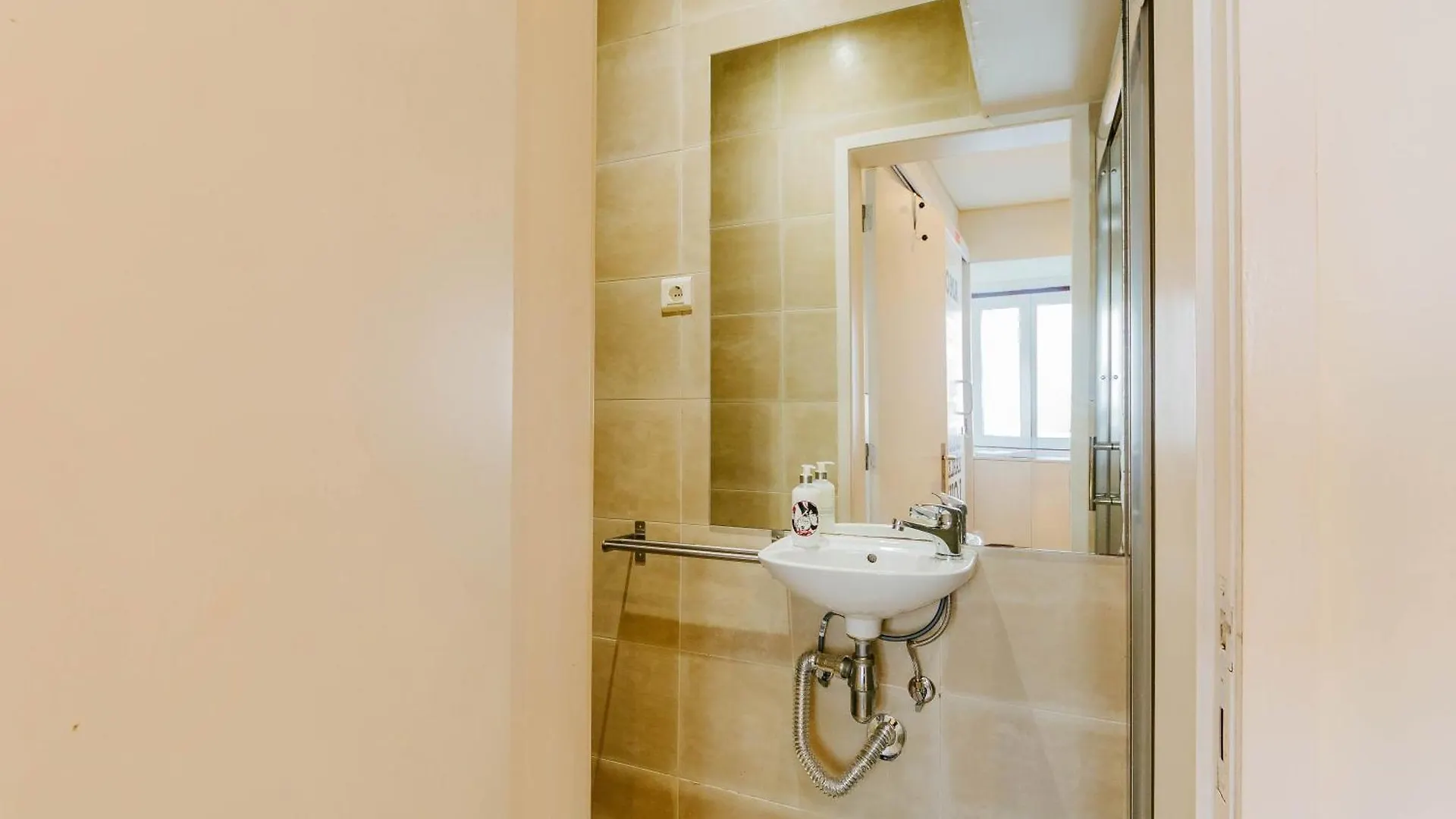 Rent4Rest Lisbon Downtown Tiny Studio Apartments 0*,  포르투갈